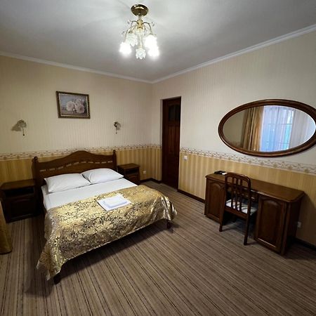 Zolotoy Fazan Hotel Nikolayev Ngoại thất bức ảnh