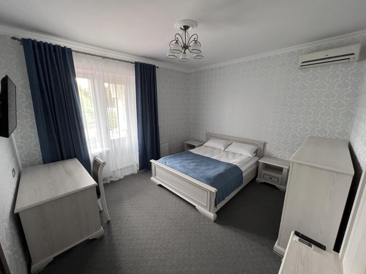 Zolotoy Fazan Hotel Nikolayev Ngoại thất bức ảnh