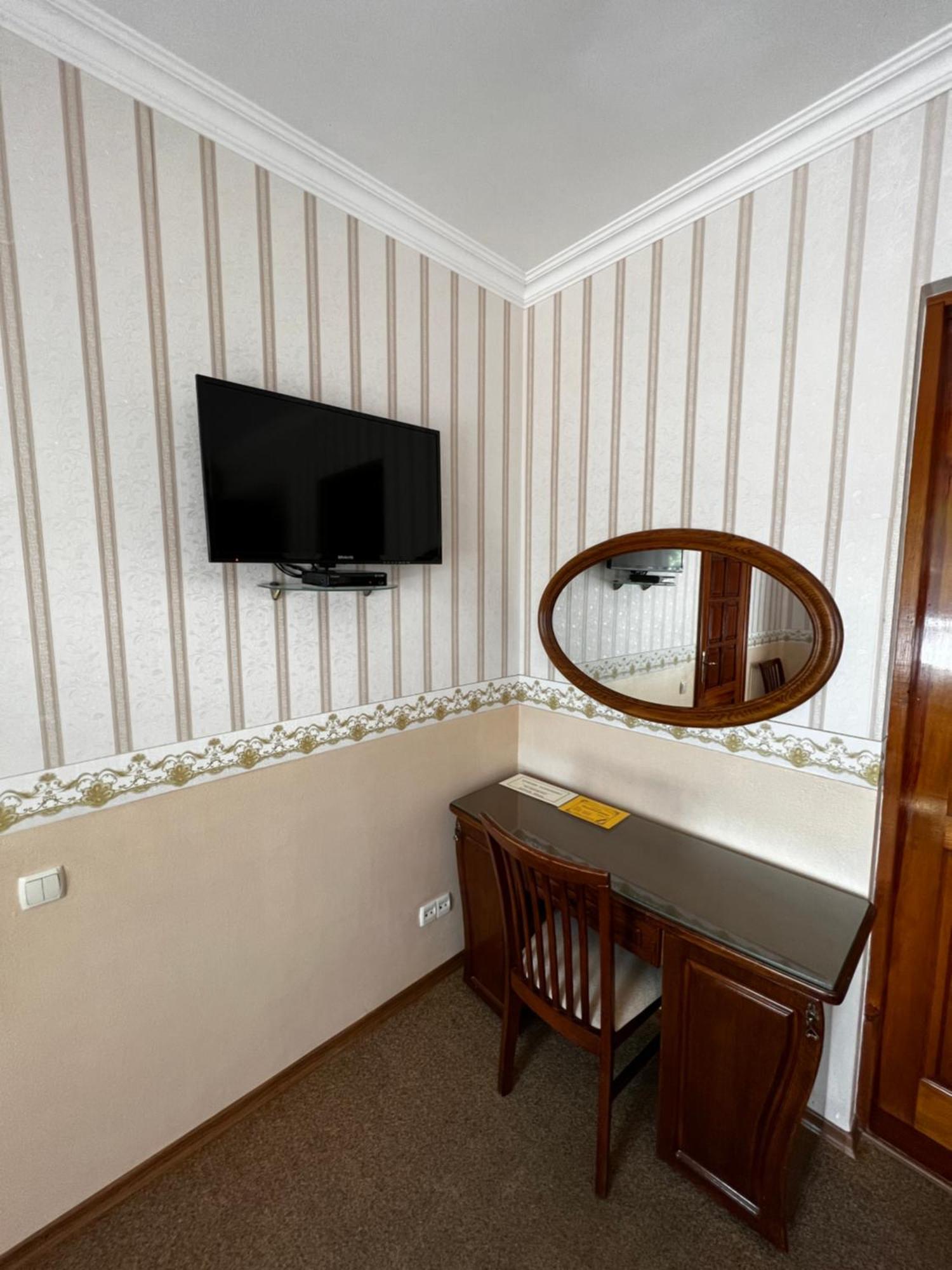 Zolotoy Fazan Hotel Nikolayev Ngoại thất bức ảnh