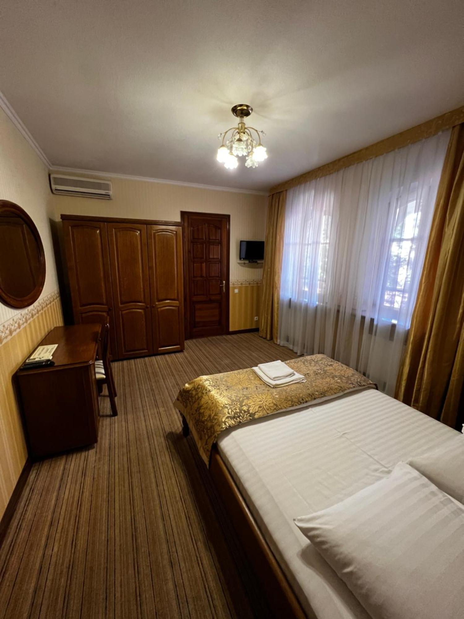 Zolotoy Fazan Hotel Nikolayev Ngoại thất bức ảnh